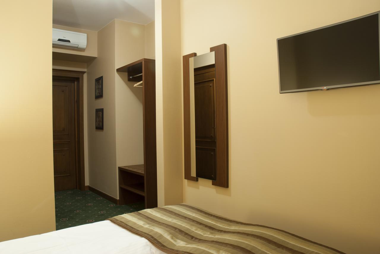 Hotel Dwor Galicja Stalowa Wola Exterior photo